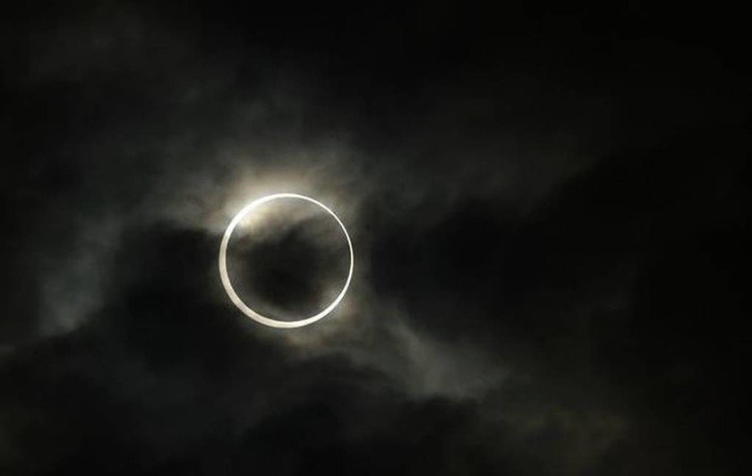 Έκλειψη ηλίου: Οι εντυπωσιακές εικόνες από το «δαχτυλίδι της φωτιάς»