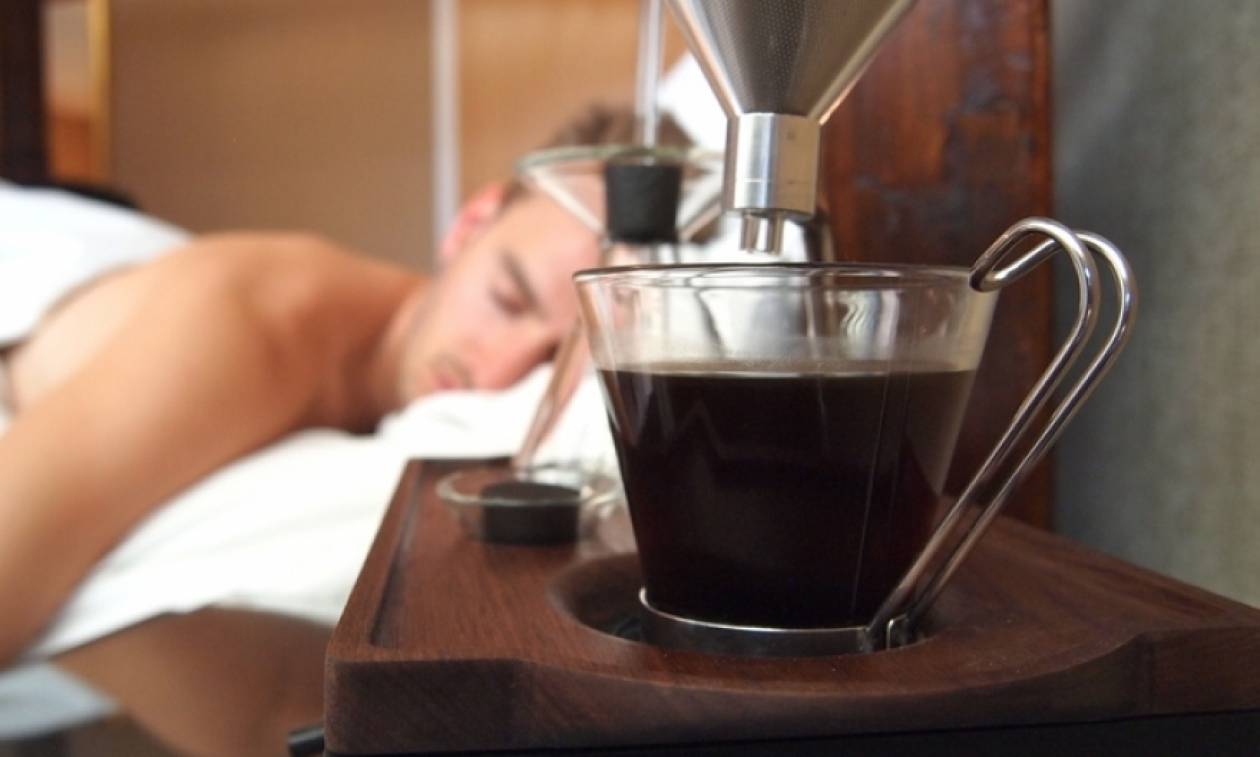 Το τρομερό ξυπνητήρι που σας φτιάχνει μέχρι και καφέ! (video)