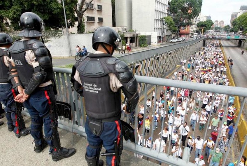 Βενεζουέλα: Ηχηρό μήνυμα - Πάνω ένα εκατομμύριο άνθρωποι διαδήλωσαν κατά του Μαδούρο (Pics & Vids)