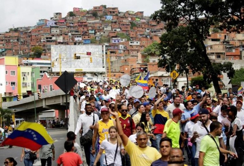 Βενεζουέλα: Ηχηρό μήνυμα - Πάνω ένα εκατομμύριο άνθρωποι διαδήλωσαν κατά του Μαδούρο (Pics & Vids)
