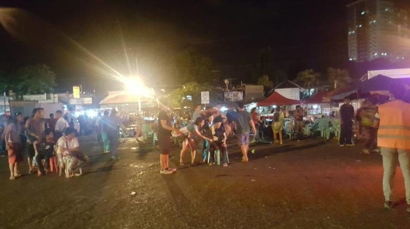 Συγκλονιστικές εικόνες: Μακελειό στις Φιλιππίνες από έκρηξη σε αγορά (videos+photos)