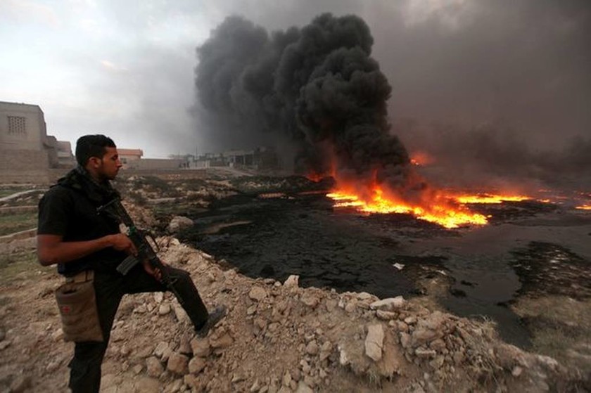 Εικόνες Αποκάλυψης στο Ιράκ: : Εκρήξεις, ποτάμια πετρελαίου και φλεγόμενοι δρόμοι (videos+photos)