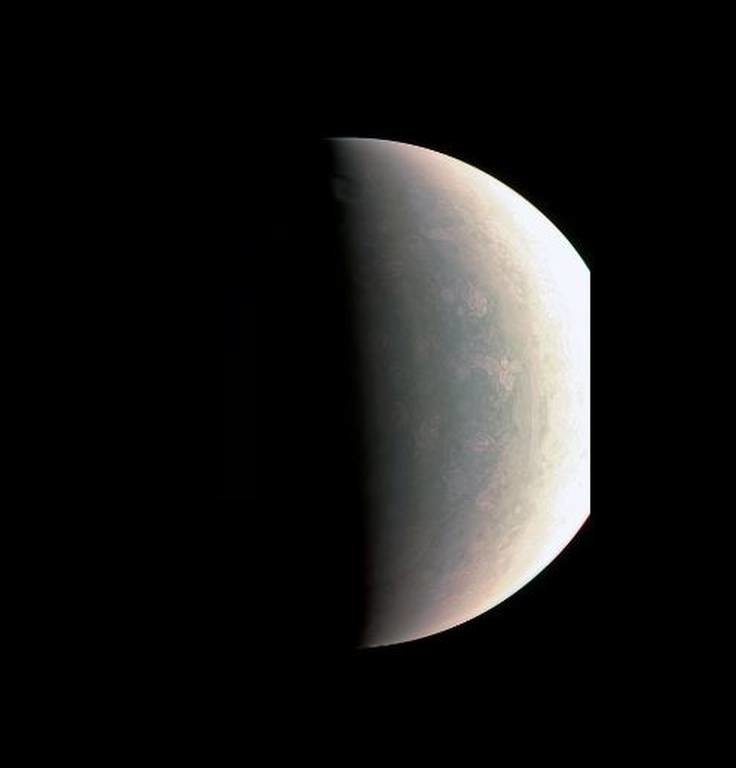 Εντυπωσιακό: Οι πρώτες φωτογραφίες του βορείου πόλου του Δία από το Juno