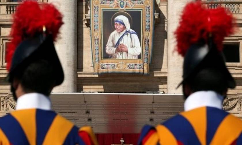 Mother Teresa declared saint by Pope Francis at Vatican ceremony