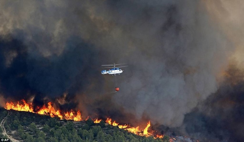 Ισπανία: Μεγάλη πυρκαγιά στη Βαλένθια - Aπειλεί κατοικημένες περιοχές (pics+vid)