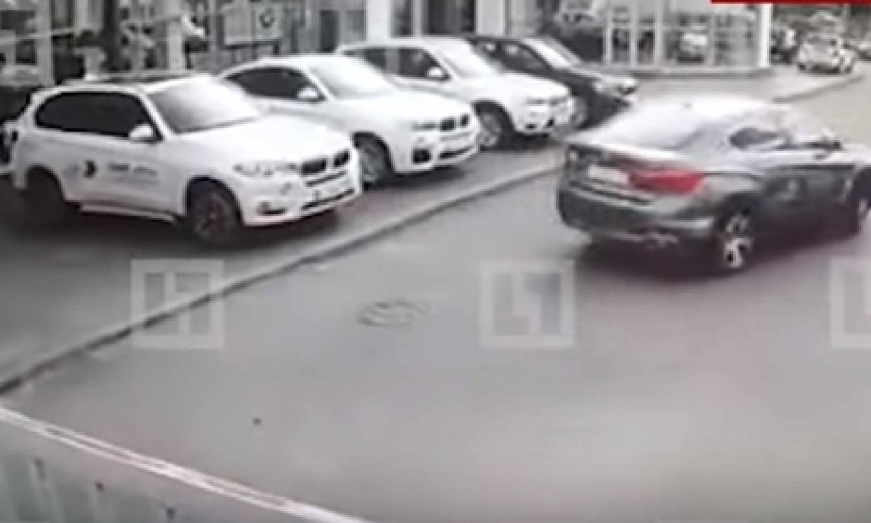 Ρωσία: Έκλεψαν σε 100 δευτερόλεπτα τέσσερα αυτοκίνητα αξίας 270.000 ευρώ! (vid)