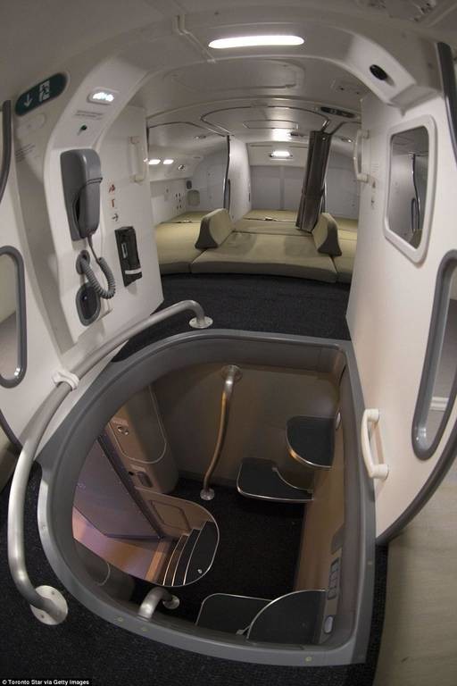 Δείτε τα κρυφά δωμάτια των αεροσυνοδών που δεν έχουν πάρει χαμπάρι οι επιβάτες (photos) 