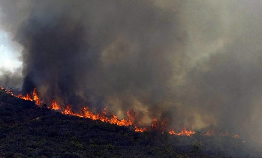 Ισπανία: Έναν πυρομανή αναζητούν οι Αρχές ως υπεύθυνο για τη μεγάλη πυρκαγιά στη Βαλένθια (Pics)