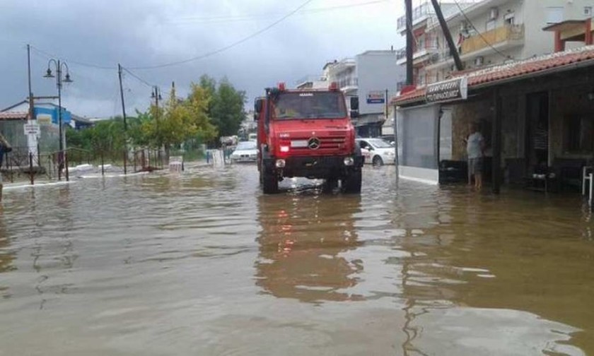 Σε... Βενετία μετατράπηκε η Κυλλήνη από τις βροχές (pics)
