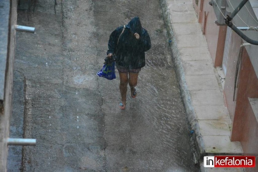 Κακοκαιρία: Συγκλονιστικές φωτογραφίες από την καταιγίδα στην Κεφαλονιά