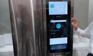 H LG παρουσίασε ψυγείο με… Windows 10 (video)