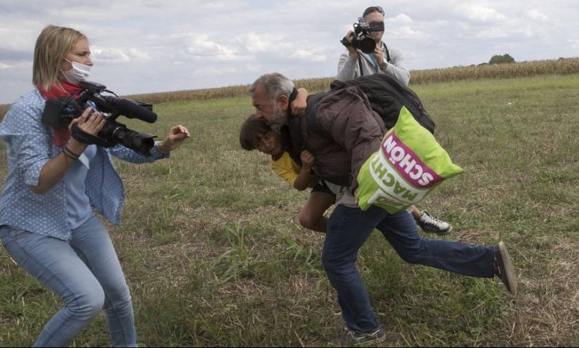 Ουγγαρία: Στα «μαλακά» η εικονολήπτρια που κλώτσησε μετανάστες