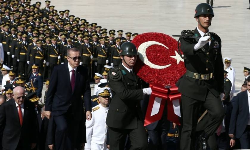 Τουρκία: Συνεχίζει να παίρνει «κεφάλια» ο σουλτάνος Ερντογάν