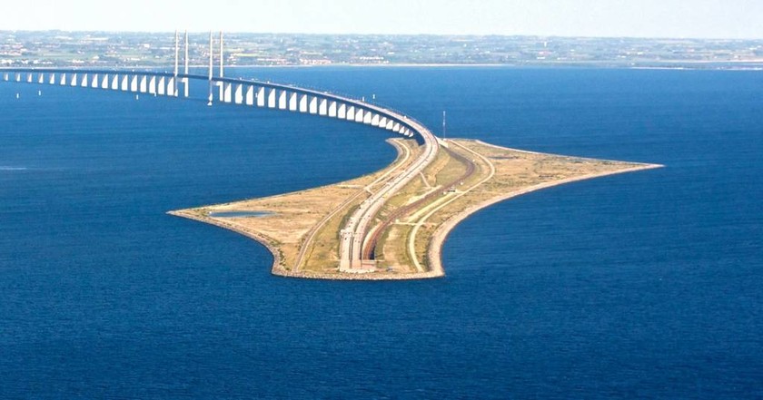 Μοναδικό: Αυτή η γέφυρα μετατρέπεται σε τούνελ και συνδέει τη Δανία με τη Σουηδία (photos)