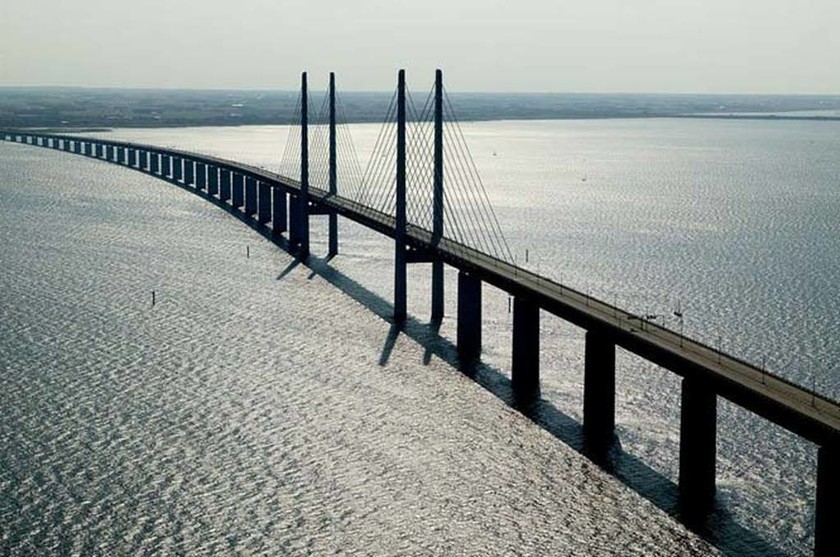 Μοναδικό: Αυτή η γέφυρα μετατρέπεται σε τούνελ και συνδέει τη Δανία με τη Σουηδία (photos)