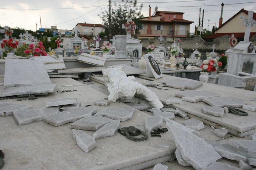 Ολοκληρωτική καταστροφή: Ανεμοστρόβιλος «σάρωσε» την Ηλεία (photos)