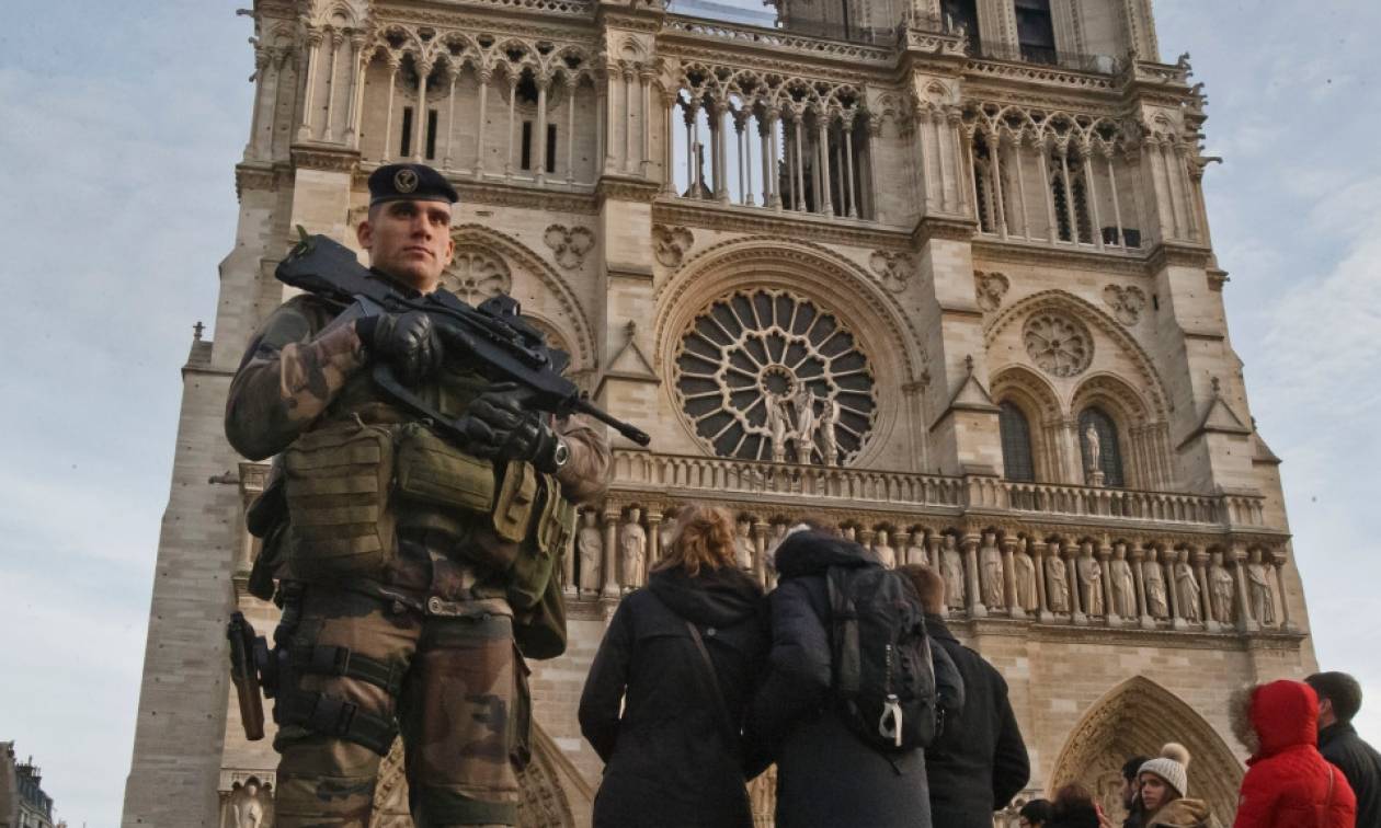 Γαλλία-Ολάντ: Αποτράπηκε νέα τρομοκρατική επίθεση στο Παρίσι και εξαρθρώθηκε πυρήνας του ISIS
