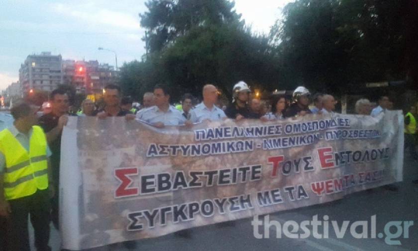 Θεσσαλονίκη: Πορεία διαμαρτυρίας ενστόλων ενόψει ΔΕΘ (vid)