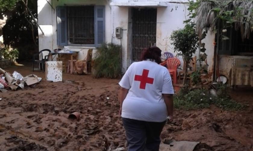 Καλαμάτα: Στο πλευρό των πληγέντων από τις πλημμύρες ο Ερυθρός Σταυρός