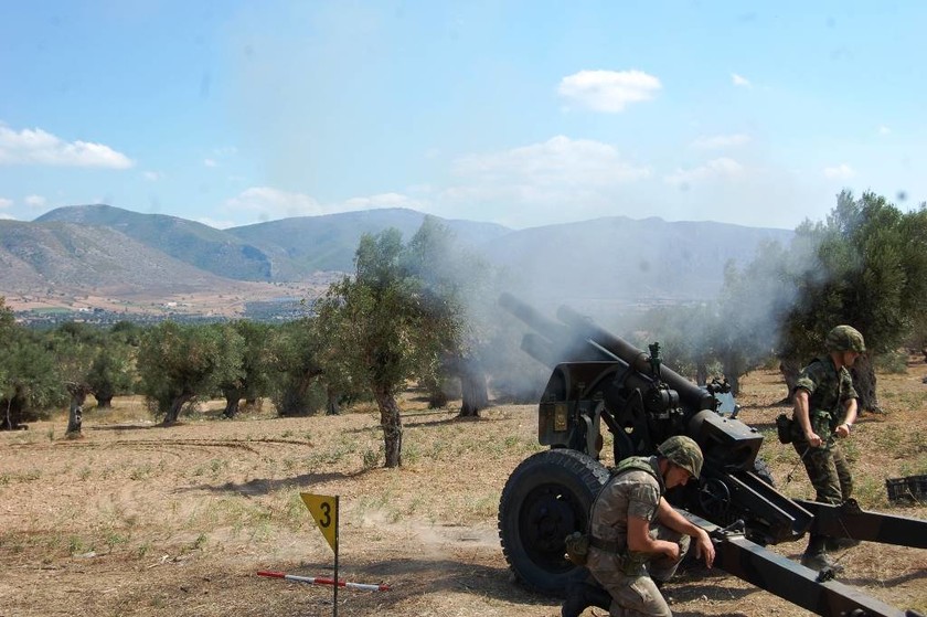 Στρατός ξηράς: Εκτέλεση Βολών Πυροβολικού στη ΣΠΒ (pics)