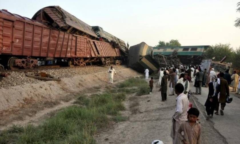 Σφοδρή σύγκρουση τρένων στο Πακιστάν – Τουλάχιστον έξι νεκροί και δεκάδες ταυμαυτίες (Pics)
