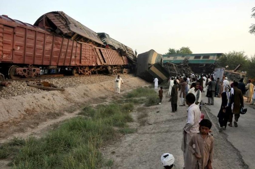  Σφοδρή σύγκρουση τρένων στο Πακιστάν – Τουλάχιστον έξι νεκροί και δεκάδες ταυμαυτίες (Pics)