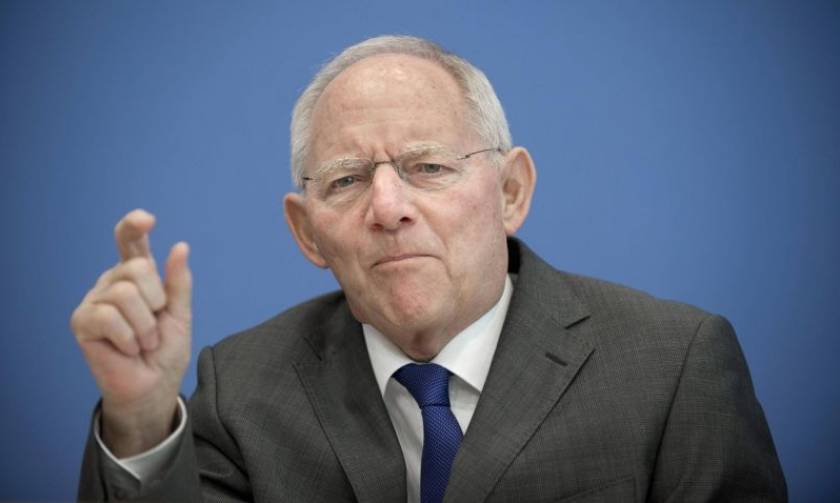 Δεν γλιτώνει από τον Σόιμπλε η Γερμανία: Ξανά υποψήφιος στις εκλογές του 2017 παρά τα 74 χρόνια του