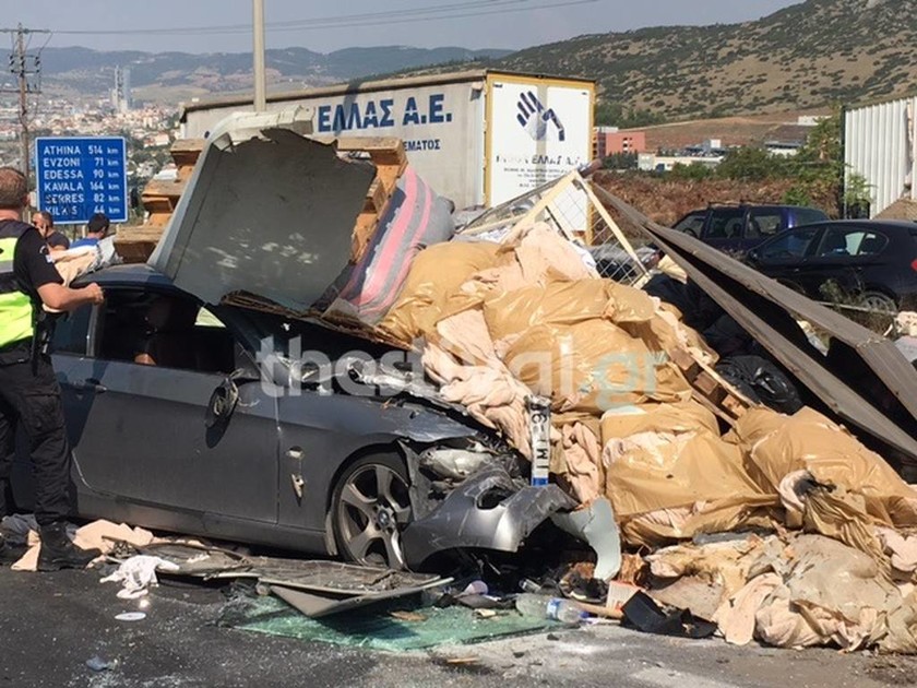 Έκτακτο: Τροχαίο με νταλίκα στη Θεσσαλονίκη - Ένας νεκρός, πέντε τραυματίες 