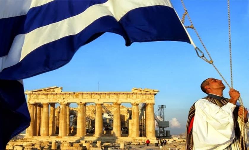 ΝΤΡΟΠΗ! Κουρέλι η ελληνική σημαία στην Ακρόπολη (vid)