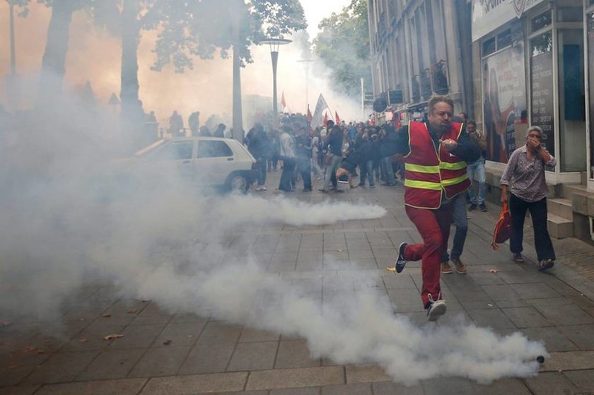 Γαλλία: Νέες κινητοποιήσεις κατά της μεταρρύθμισης στα εργασιακά - Έξι τραυματίες (pics)