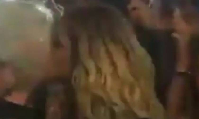 Το παθιασμένο φιλί στο στόμα Βίσση-Καρβέλα σε συναυλία της