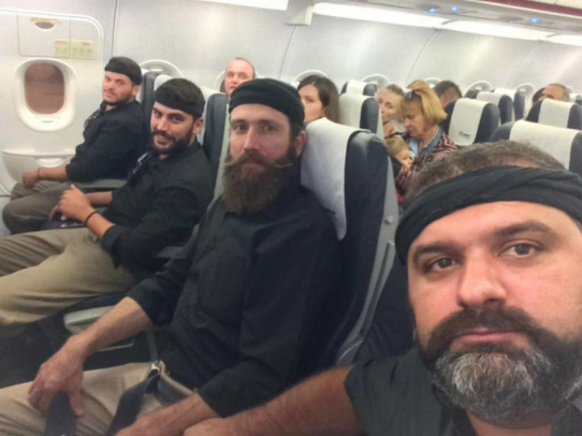 Και ξαφνικά κάτι συνέβη στην πτήση για Χανιά – Χαμός μέσα στο αεροπλάνο (pics)