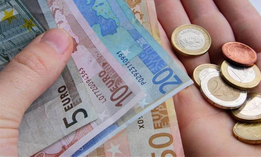 Κοινωνικό Εισόδημα Αλληλεγγύης: Πώς θα πάρετε 200 – 400 ευρώ
