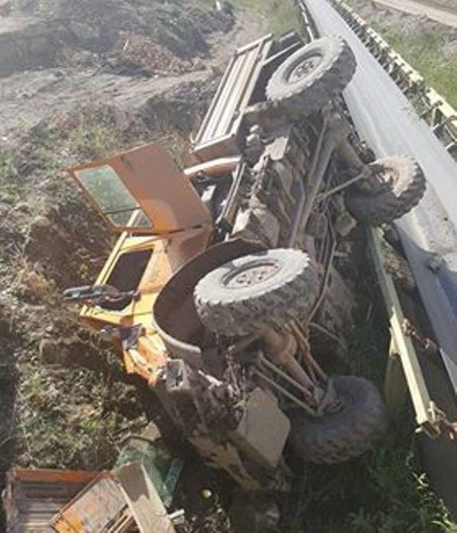 Παραλίγο τραγωδία στην Κοζάνη - Ανατροπή οχήματος της ΔΕΗ με πέντε τραυματίες