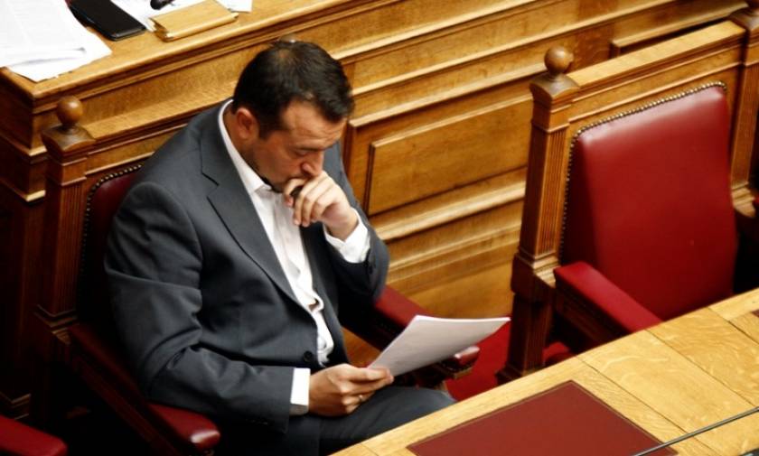 Βουλή: Ο Νίκος Παππάς απαντάει για τηλεοπτικές άδειες και Καλογρίτσα