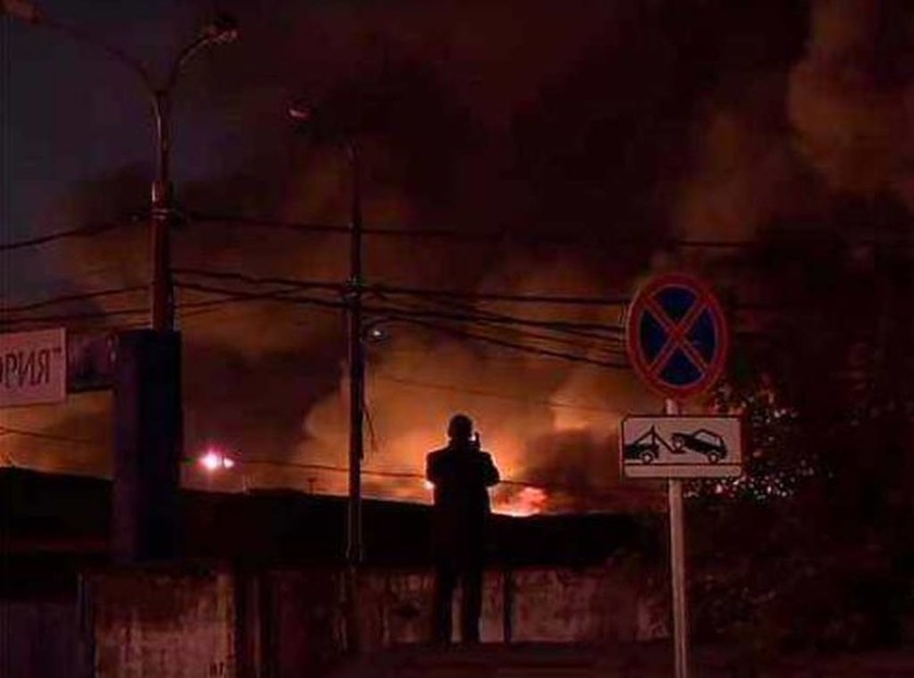Μεγάλη φωτιά σε αποθήκη στη Μόσχα - Αγνοούνται επτά πυροσβέστες (pics)