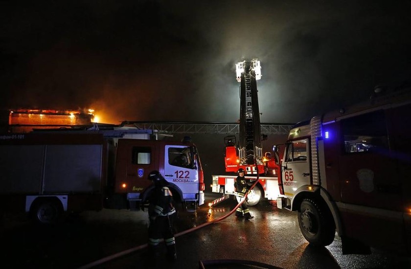Θρήνος στη Ρωσία: Οκτώ πυροσβέστες έχασαν τη ζωή τους σε πυρκαγιά στη Μόσχα