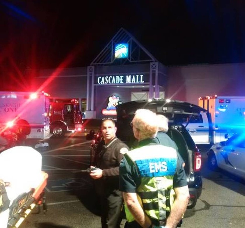 Συναγερμός στις ΗΠΑ: Τέσσερις νεκροί από πυρά σε εμπορικό κέντρο στο Μπέρλινγκτον (pics)