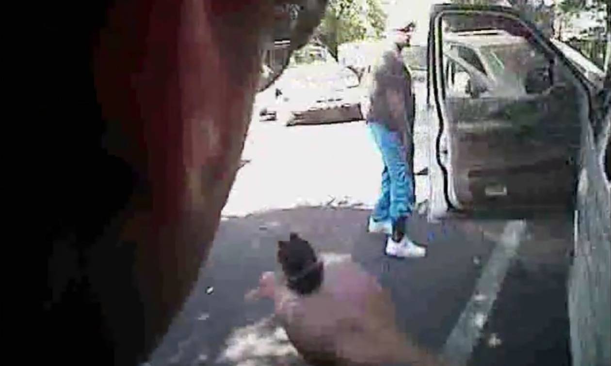 Στη δημοσιότητα νέο βίντεο-ντοκουμέντο από τη δολοφονία Αφροαμερικανού στη Σάρλοτ (ΣΚΛΗΡΕΣ ΕΙΚΟΝΕΣ)