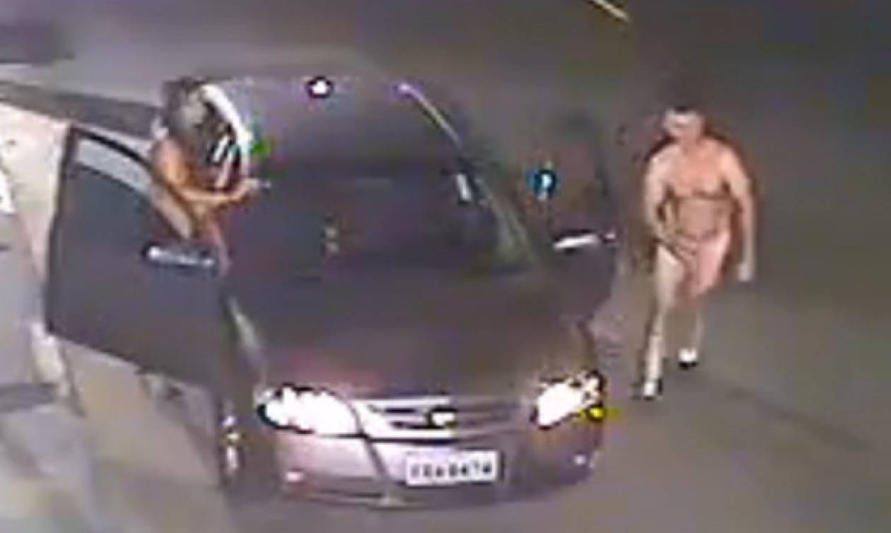 Πιο ασυγκράτητοι δεν γίνεται: Βγήκαν από το αυτοκίνητο και άρχισαν να κάνουν σεξ στο δρόμο (vid)