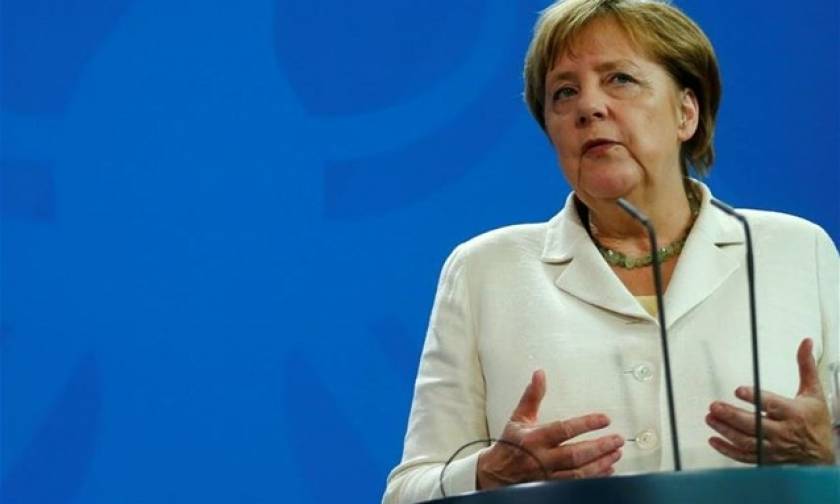 Γερμανία: Η Μέρκελ ελπίζει ότι τα προσωρινά προβλήματα στη Deutsche Bank μπορούν να λυθούν