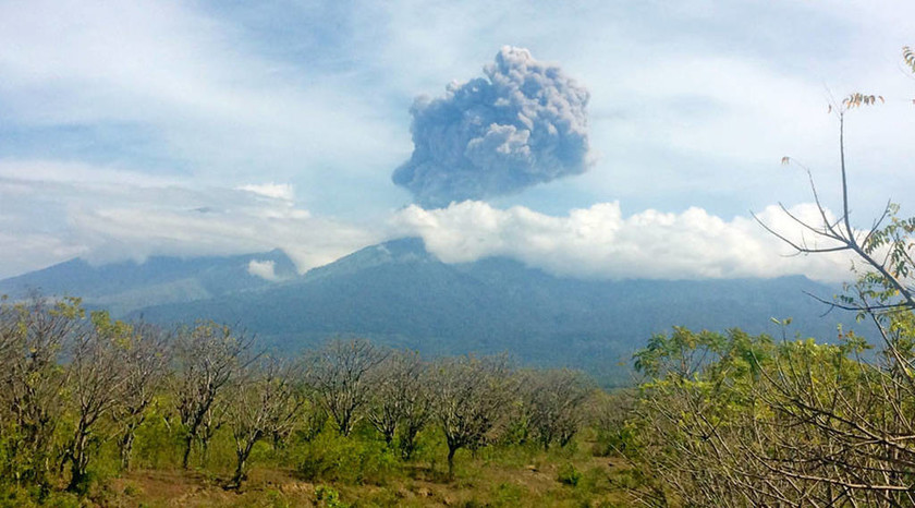ΈΚΤΑΚΤΟ - Ινδονησία: Αγνοούνται 389 τουρίστες που επισκέπτονταν ηφαίστειο τη στιγμή που εξερράγη 
