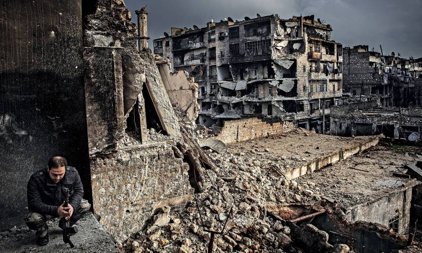 Δράμα δίχως τέλος στη Συρία: Αεροπορικές επιδρομές έπληξαν νοσοκομεία στο Χαλέπι (videos)
