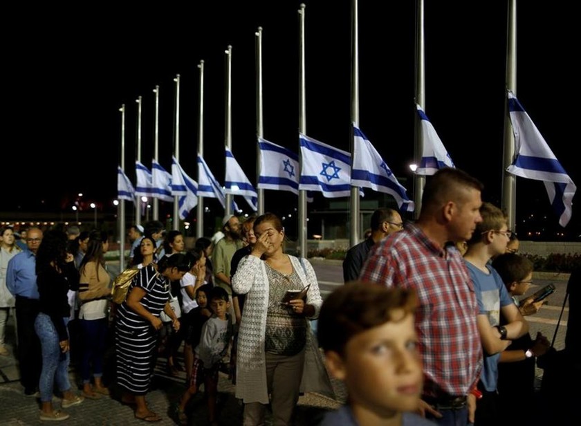 Χιλιάδες Ισραηλινοί απέτισαν ύστατο φόρο τιμής στον πρώην πρόεδρο Σιμόν Πέρες (pics+vid)