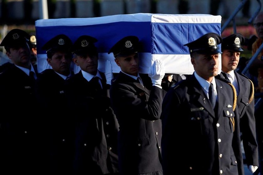 Χιλιάδες Ισραηλινοί απέτισαν ύστατο φόρο τιμής στον πρώην πρόεδρο Σιμόν Πέρες (pics+vid)