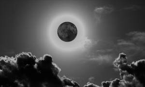 Έρχεται σήμερα το τέλος του κόσμου; Πλησιάζει το «Μαύρο Φεγγάρι» που συνδέουν με την Αποκάλυψη