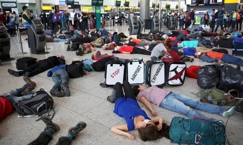 Σοκ στο Λονδίνο – Γέμισε «νεκρούς» το αεροδρόμιο Χίθροου