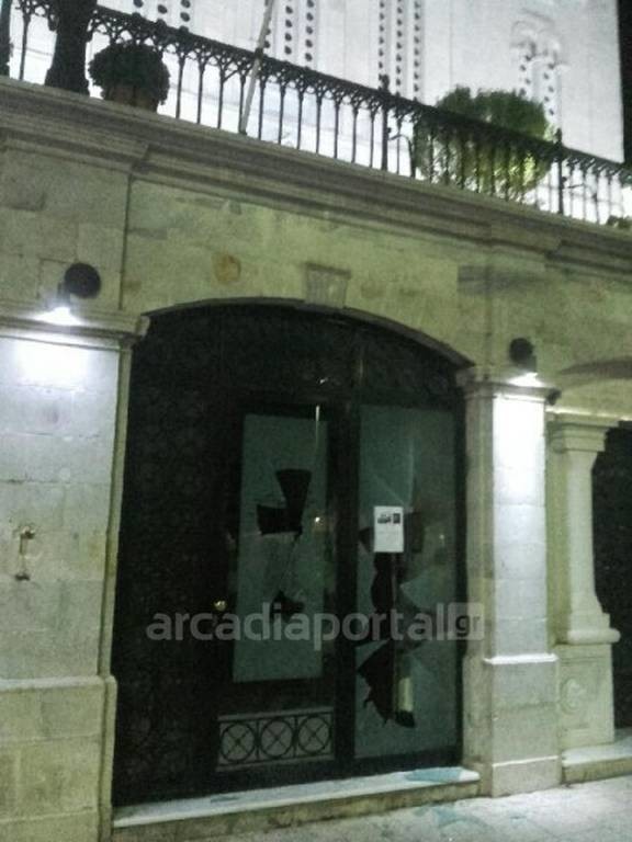Τρίπολη: Άγνωστοι βανδάλισαν τα γραφεία του Μητροπολιτικού Ναού (photos)