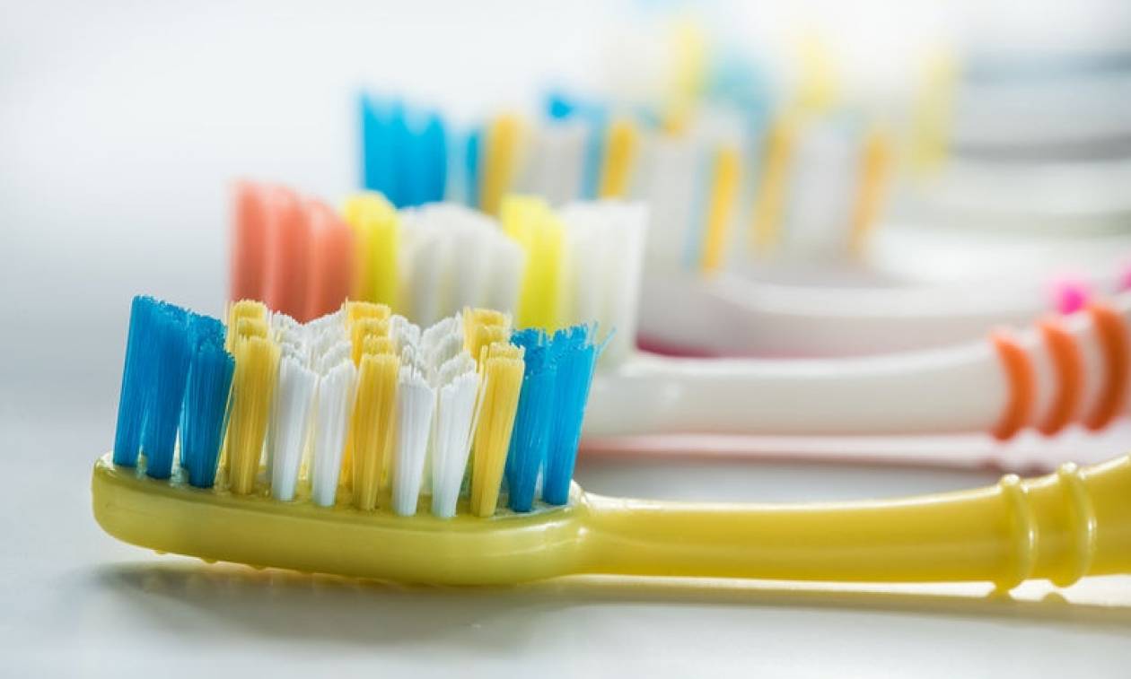Ένα τρικ για να προστατεύσετε την οδοντόβουρτσά σας από τα μικρόβια
