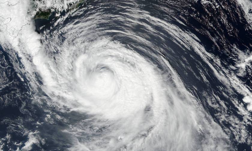 Ιαπωνία: Κόκκινος συναγερμός για τον χειρότερο τυφώνα των τελεταίων δεκαετιών